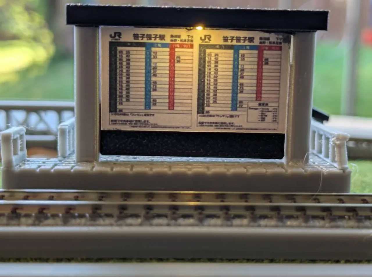 Z-Scale Lighted Station Platform & Shelter view 2