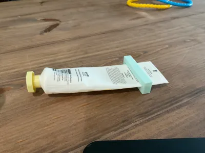 toothpaste squeezer