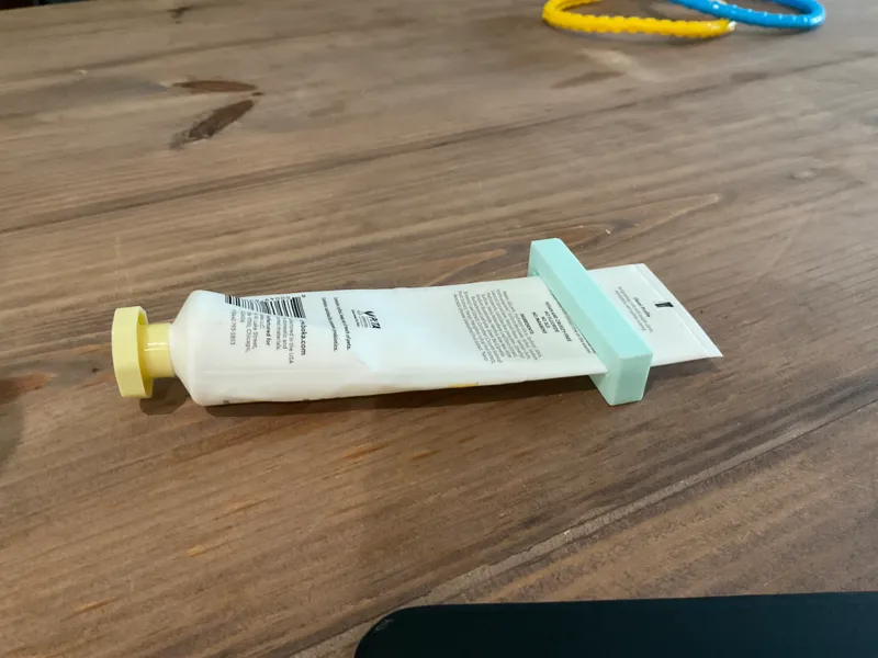 toothpaste squeezer
