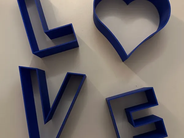 Emporte-pièces lettres LOVE et cœur