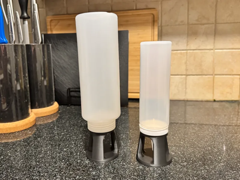 Squeeze and sauce bottle upside - down stand