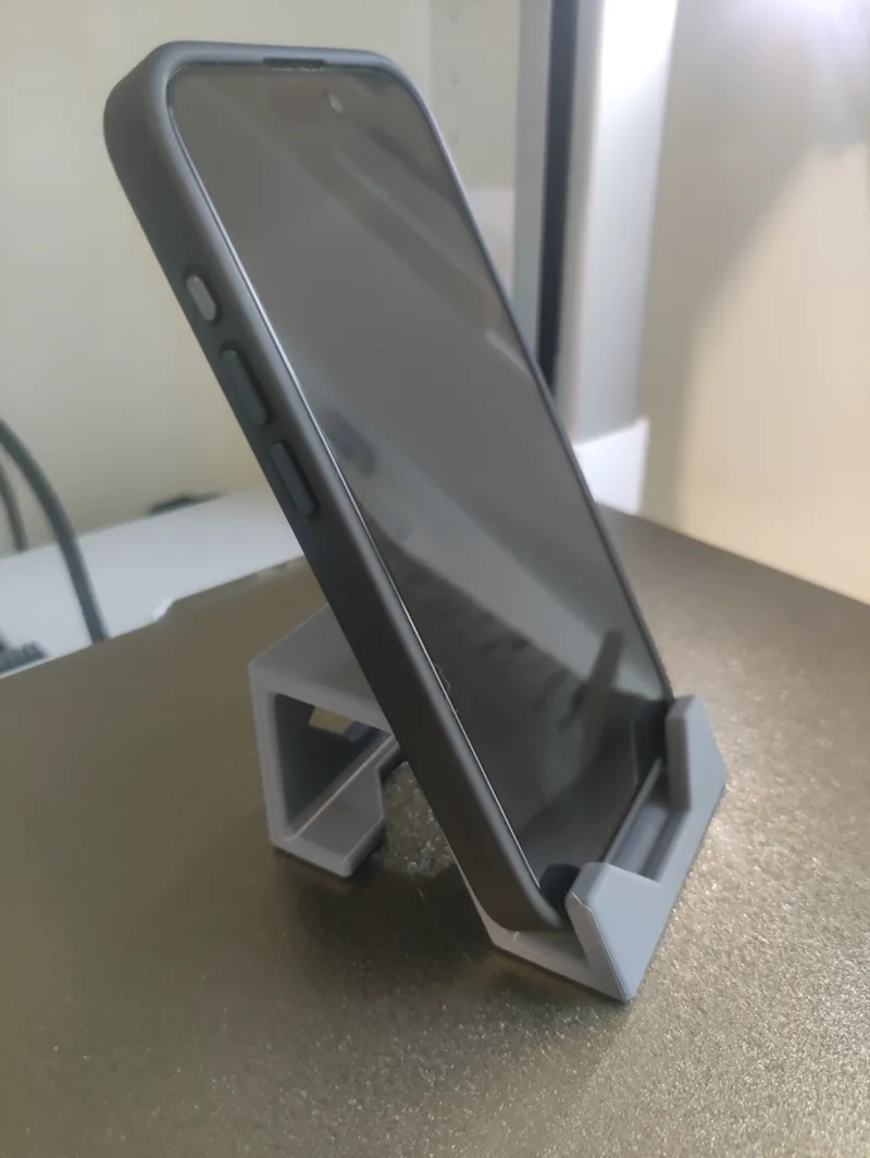 iPhone 15 holder