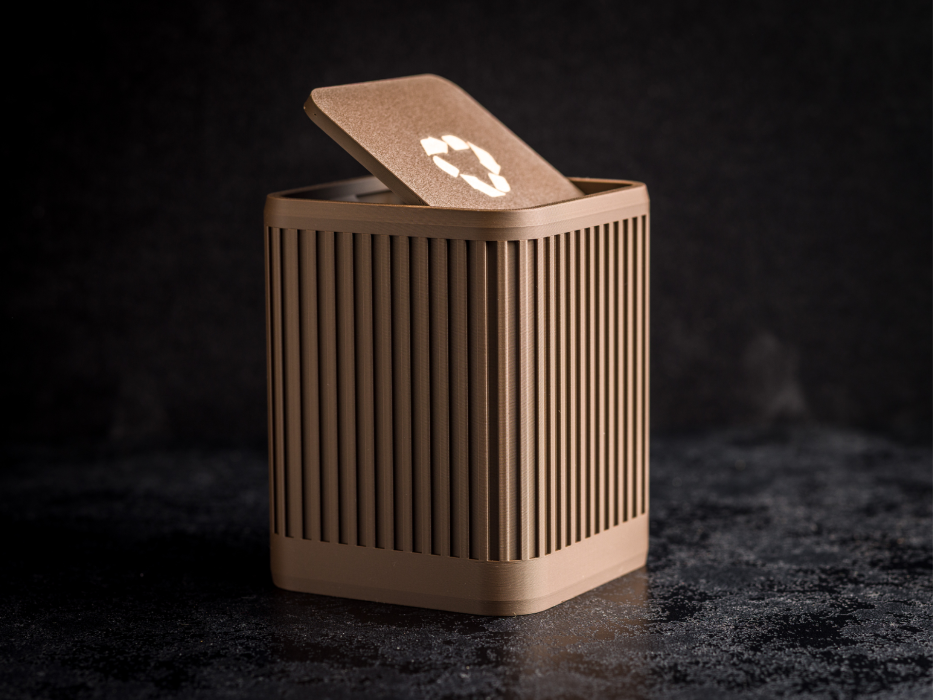Ribbed trash bin with recycle sign on lid lid.