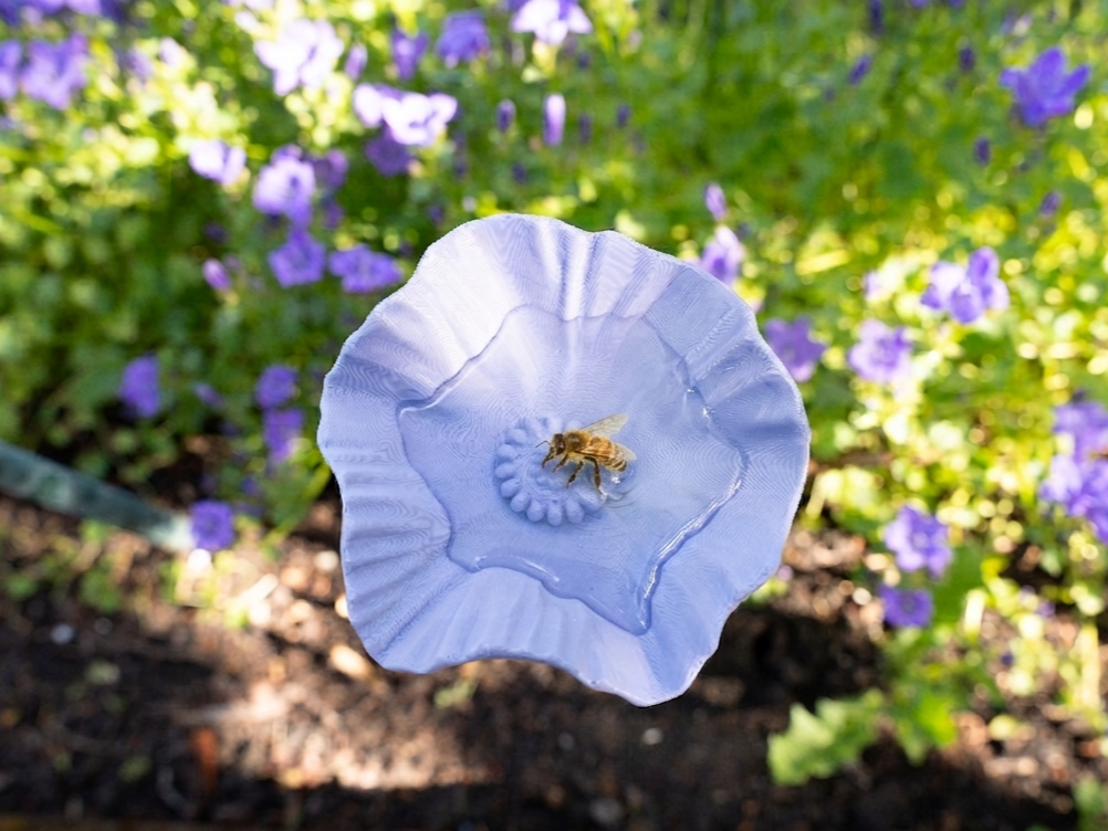 Insektentränke Blumendesign für 8mm Stabhalterung