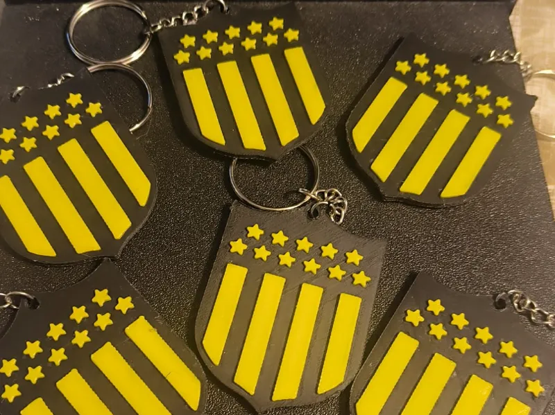 Llavero con relieve peñarol
