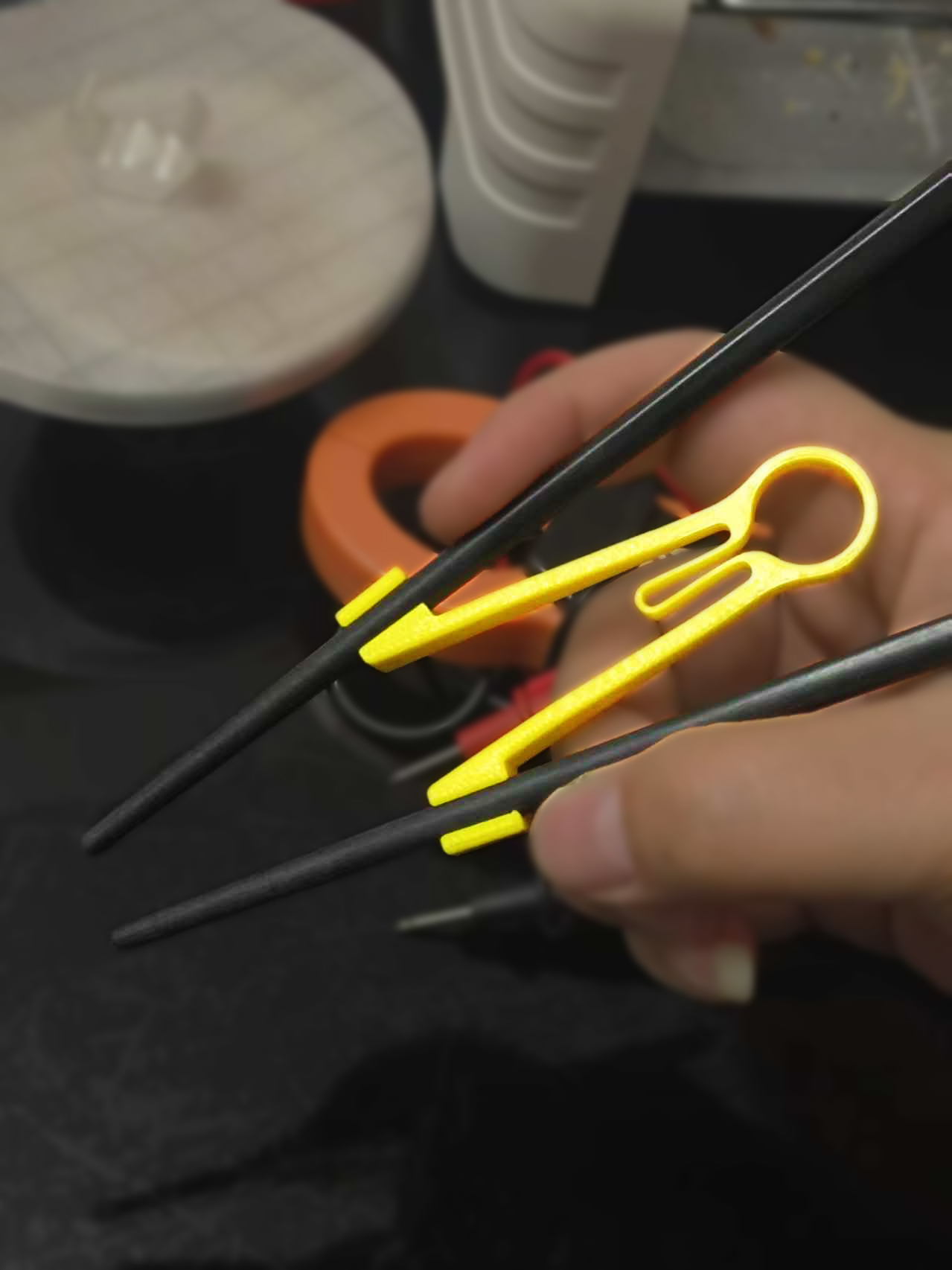Miniatura 3 do modelo 3D 万用表探针固定夹 | 单手操作表笔辅助工具 | 电子维修防滑神器 | 提升测量效率