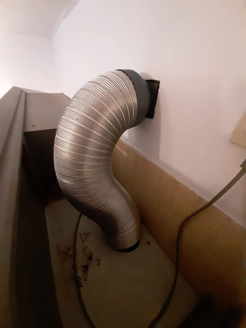 Round to rectangular vent adaptor