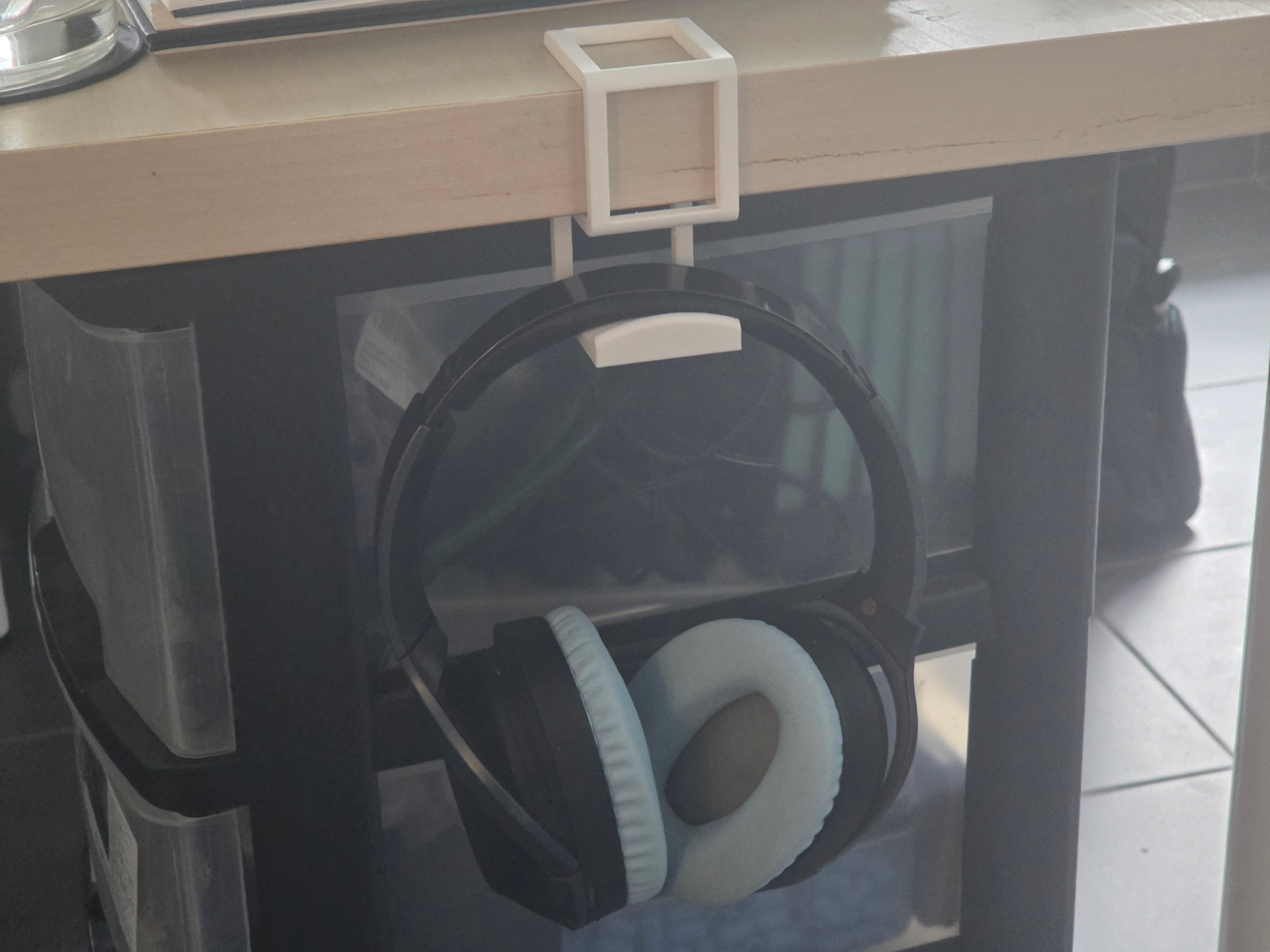 Minimal Under Table Headphone holder - Parametric - 1