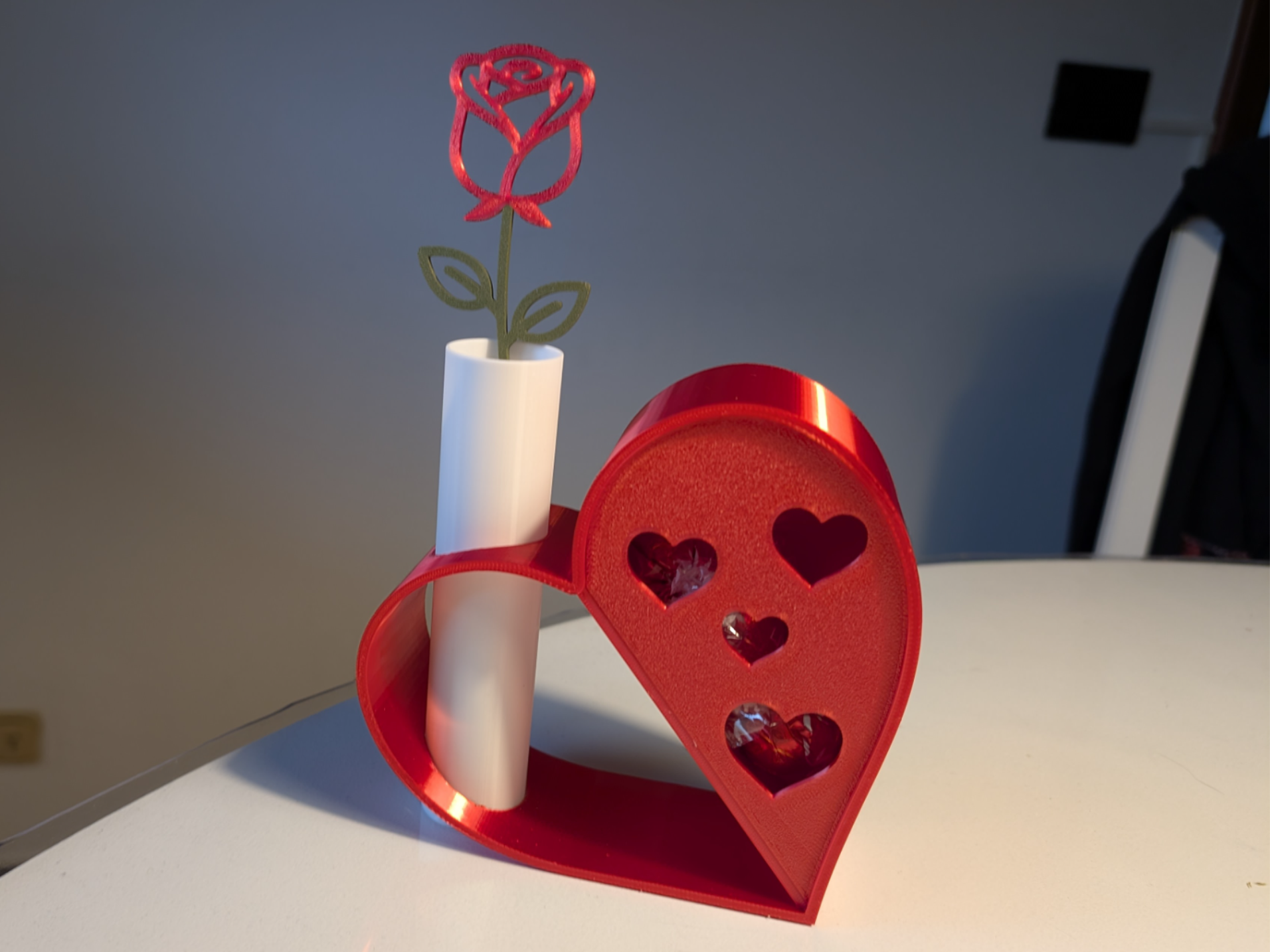 Cuore con fiore contenitore regalo