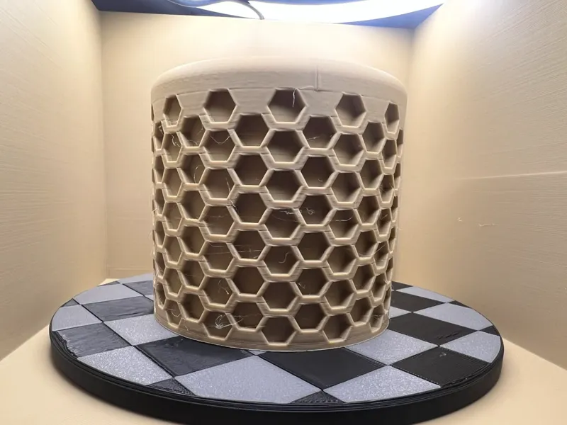 hex‑pattern cylindrical pen holder