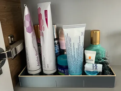 Compact bathroom organizer 