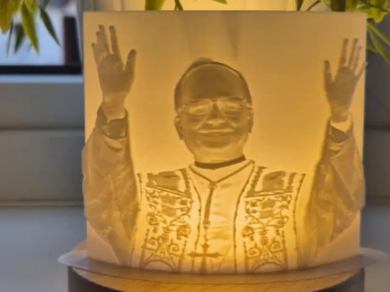 curved picture of pope Leo