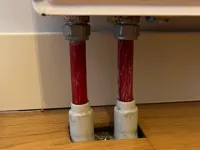 Cache tuyaux de radiateur verrouillable — photo 1