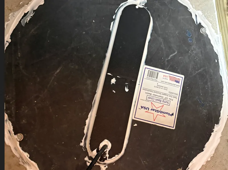 Sump pump lid plug- 18 in sump