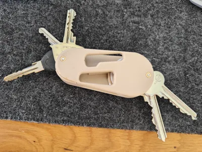 Compact key case with Chipolo ONE slot