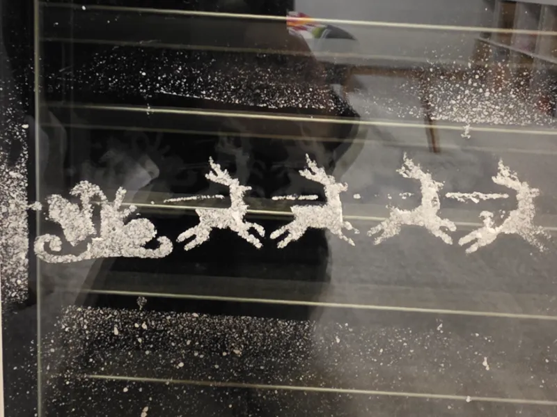 Schablone Schneespray (Schlitten mit Rentier)