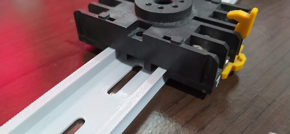 Miniatura 2 do modelo 3D 仿35mm鋁軌道 外鉤式 無需支撐打印