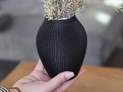 Vase "Irene" – Modern Ribbed Texture