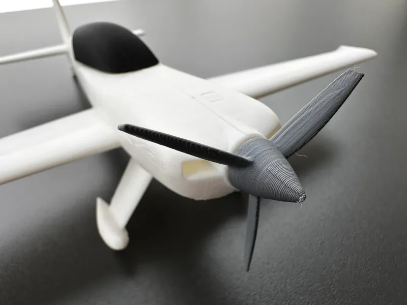 EXTRA 330 V2 No Glue, spinning Propeller