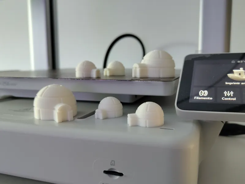 Cute mini Igloo + mini Igloo keychain