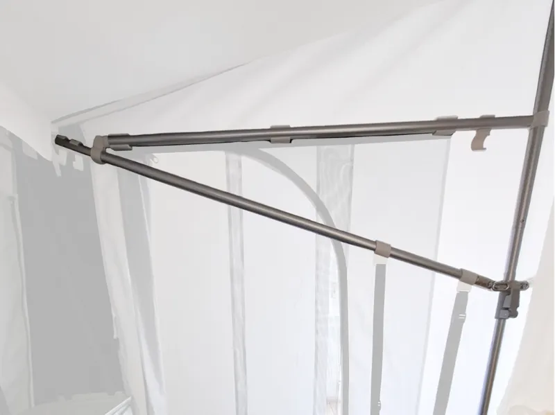 Connectors to add horizontal tube to tent frame