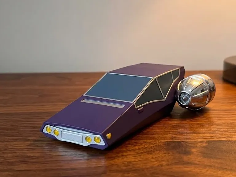 Cyberpunk Flying Car & Stand - Sci-Fi Spinner