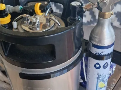 kegland co2 holder/support