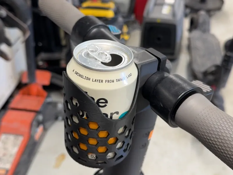 Kickscooter handlebar can holder