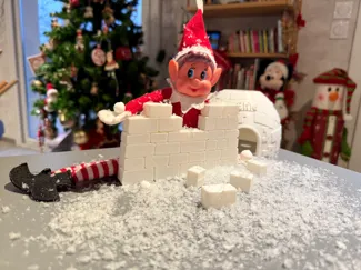 Elf on the shelf snowball fight