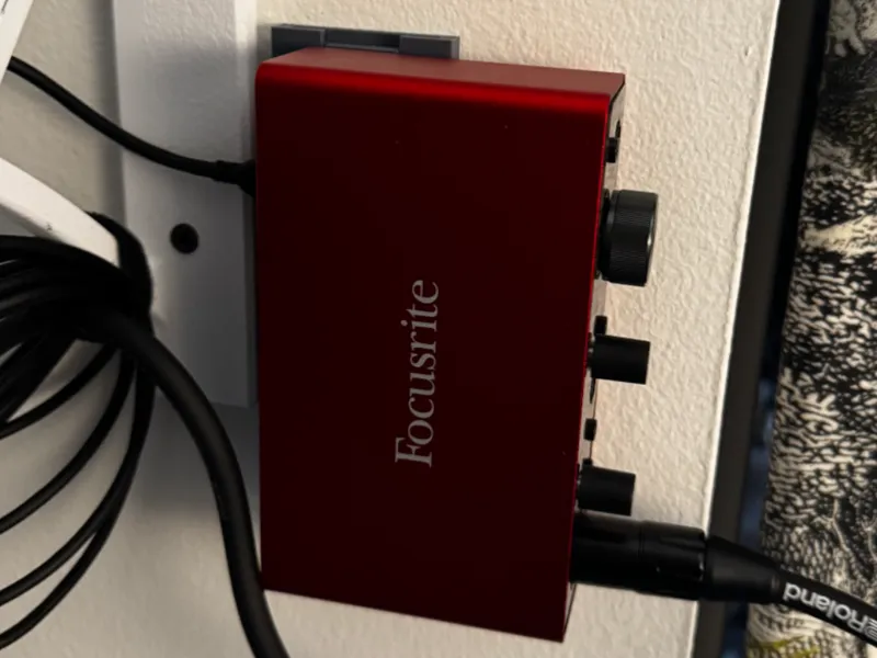 Scarlett Solo Gen 3 Wall Mount