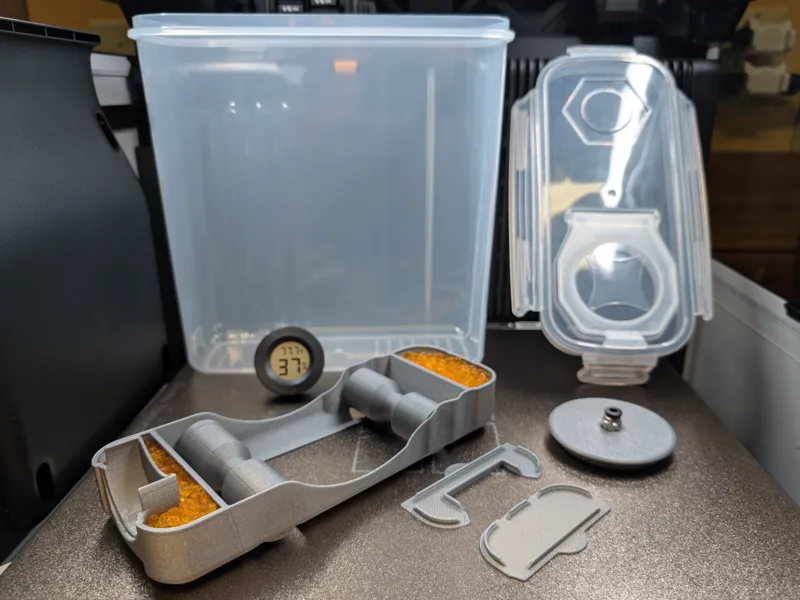 4L Cereal Container Drybox Spool Roller Feeder