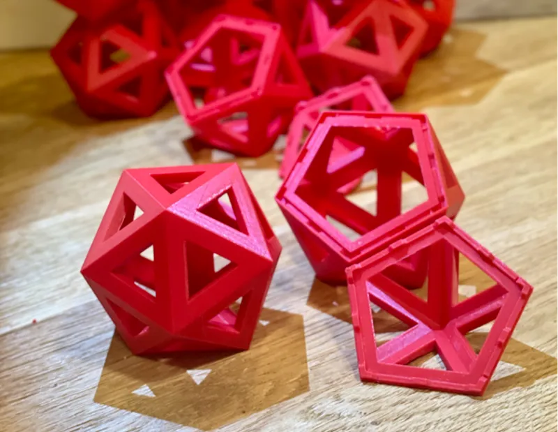 Wireframe Dungeons and Dragons D20 - push-on lid