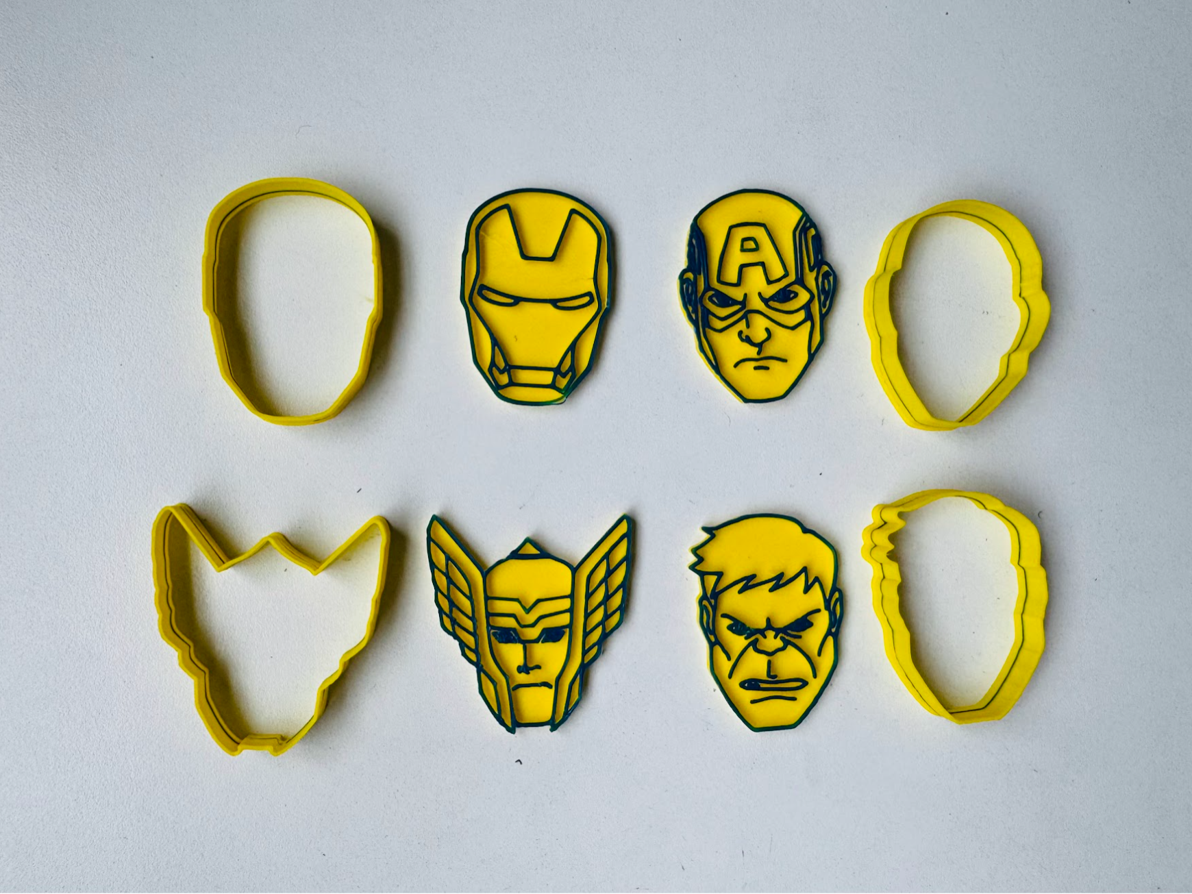 cookie cutter super heroe ironman spiderman hulk