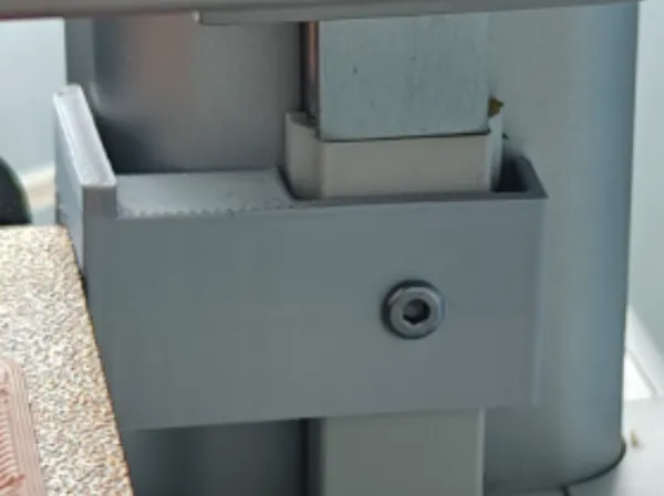 Rail de guidage de plateau pour changeur automatique