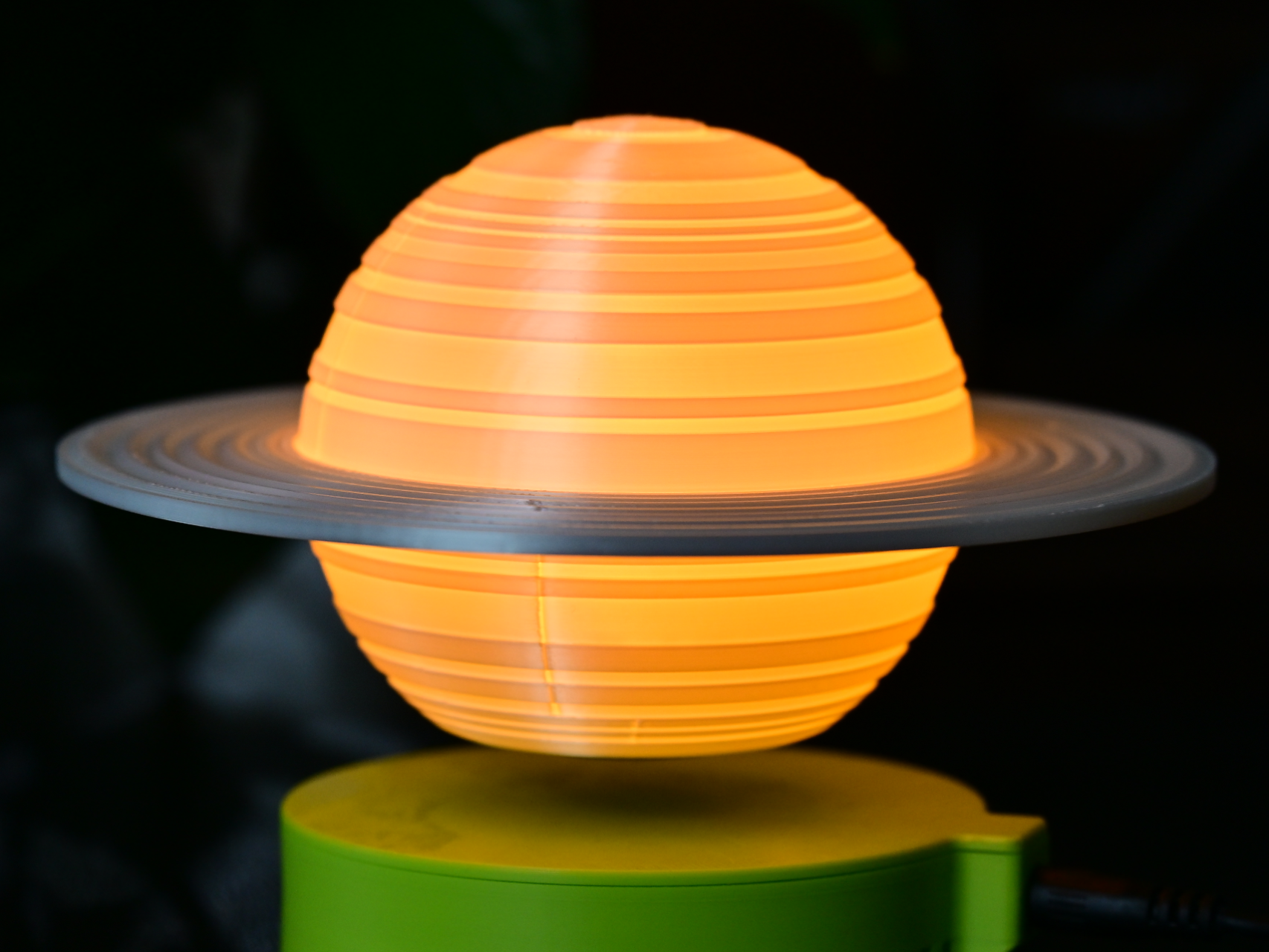 Miniatura 1 do modelo 3D 磁悬浮旋转土星灯