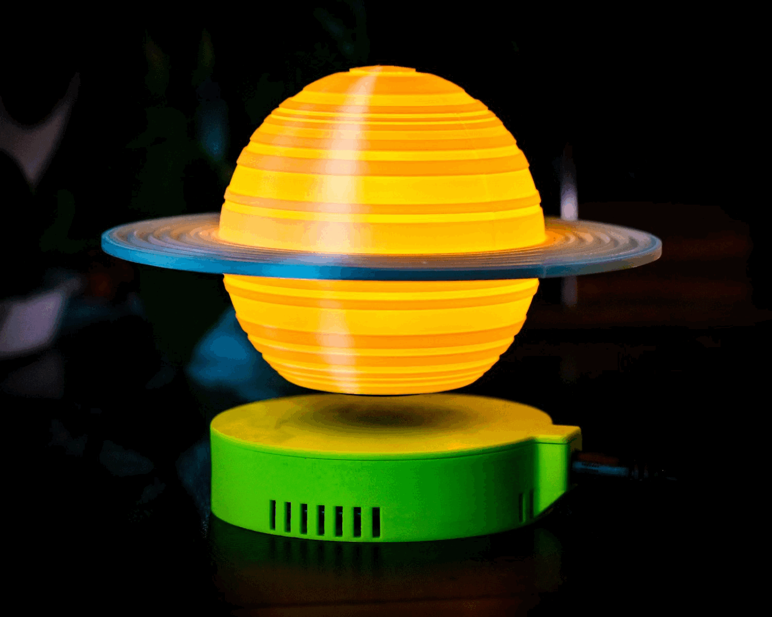 磁悬浮旋转土星灯