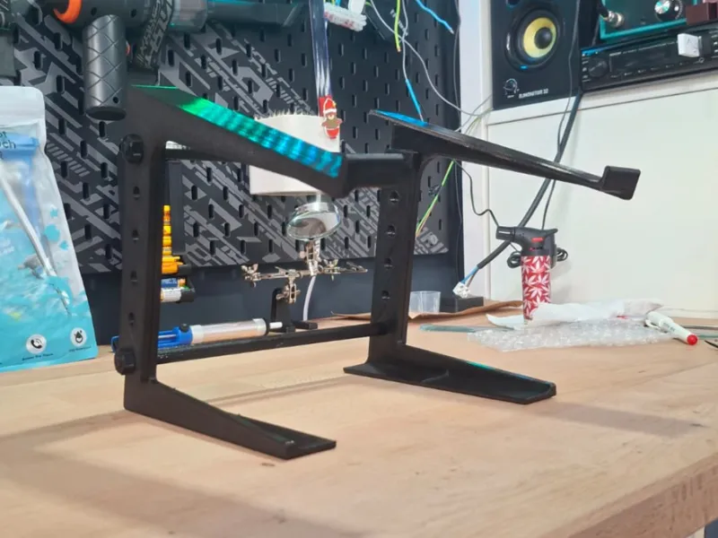 [REMIX] Self-adjusting height DJ laptop stand