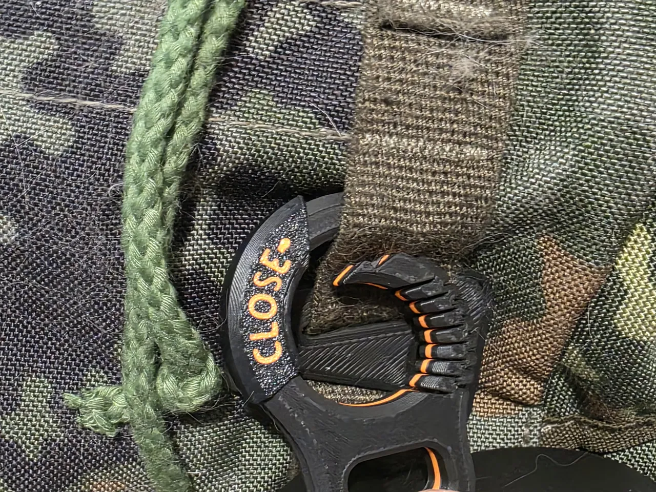 HANGER CLIP - FLEXABLE view 2