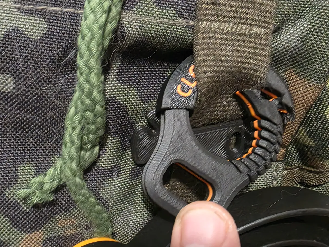 HANGER CLIP - FLEXABLE view 3