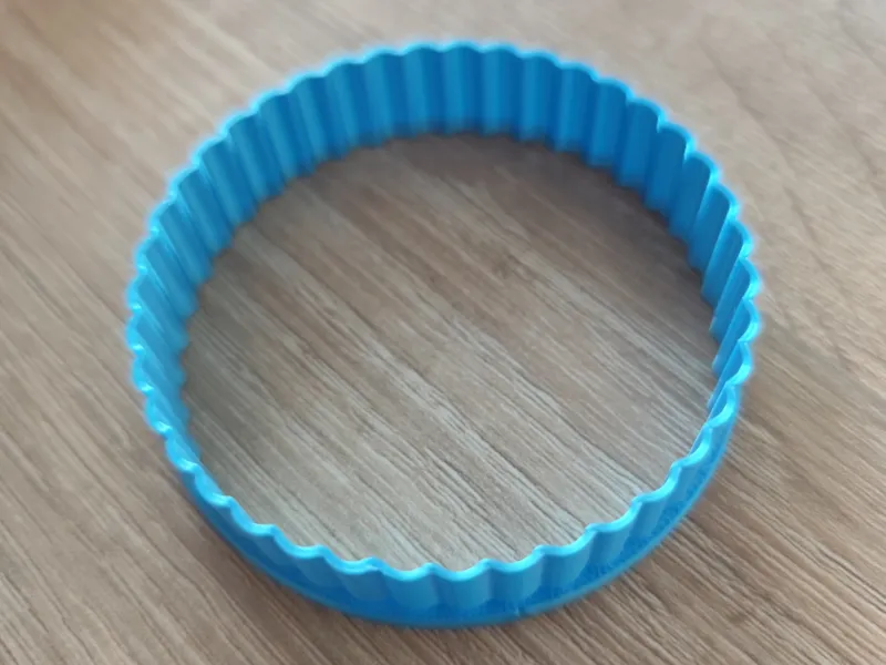 Wavy cookie cutters