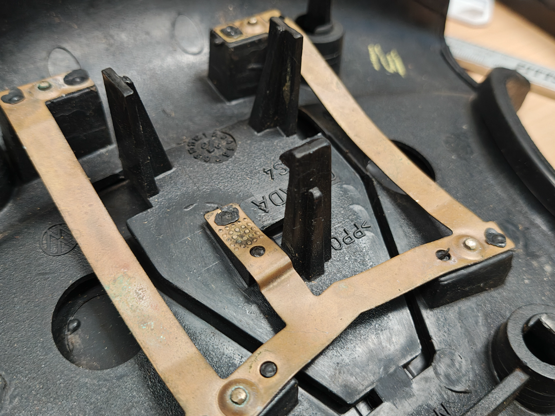 VW mk3 horn button repair clip