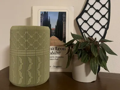Vase Pen Holder with Keffiyeh Pattern