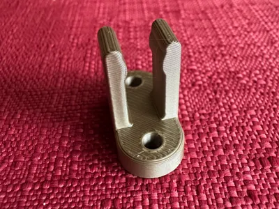 Window blind cord clip