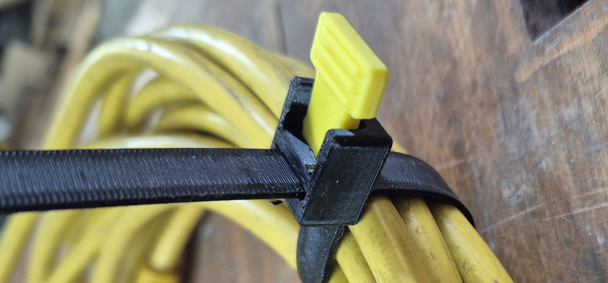 Miniatura 3 do modelo 3D Reusable Adjustable Cable Tie (Quick Release)
