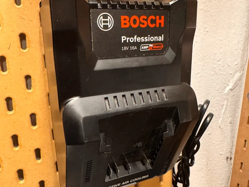 Bosch GAL 18V-160 Holder for Ikea SKÅDIS