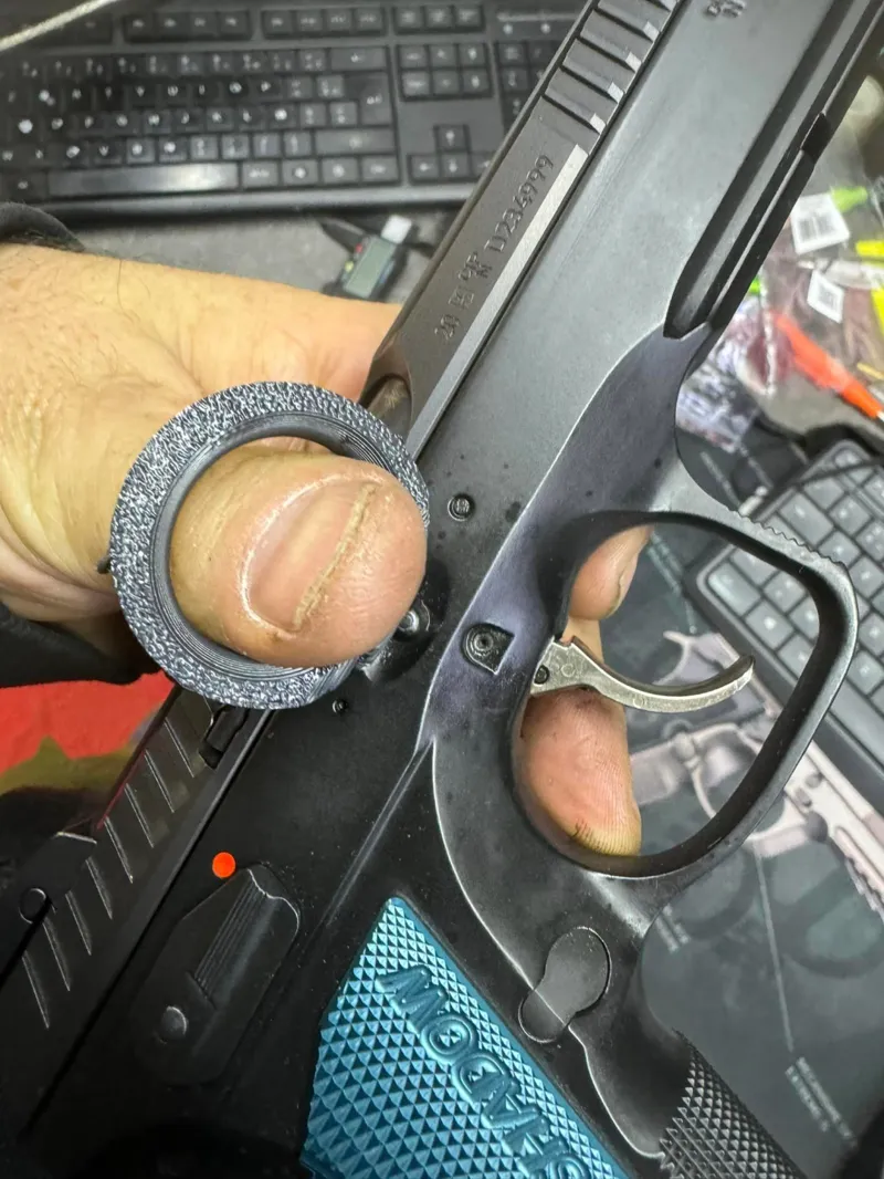 outil déverrouillage arme de poing cz ou autre 