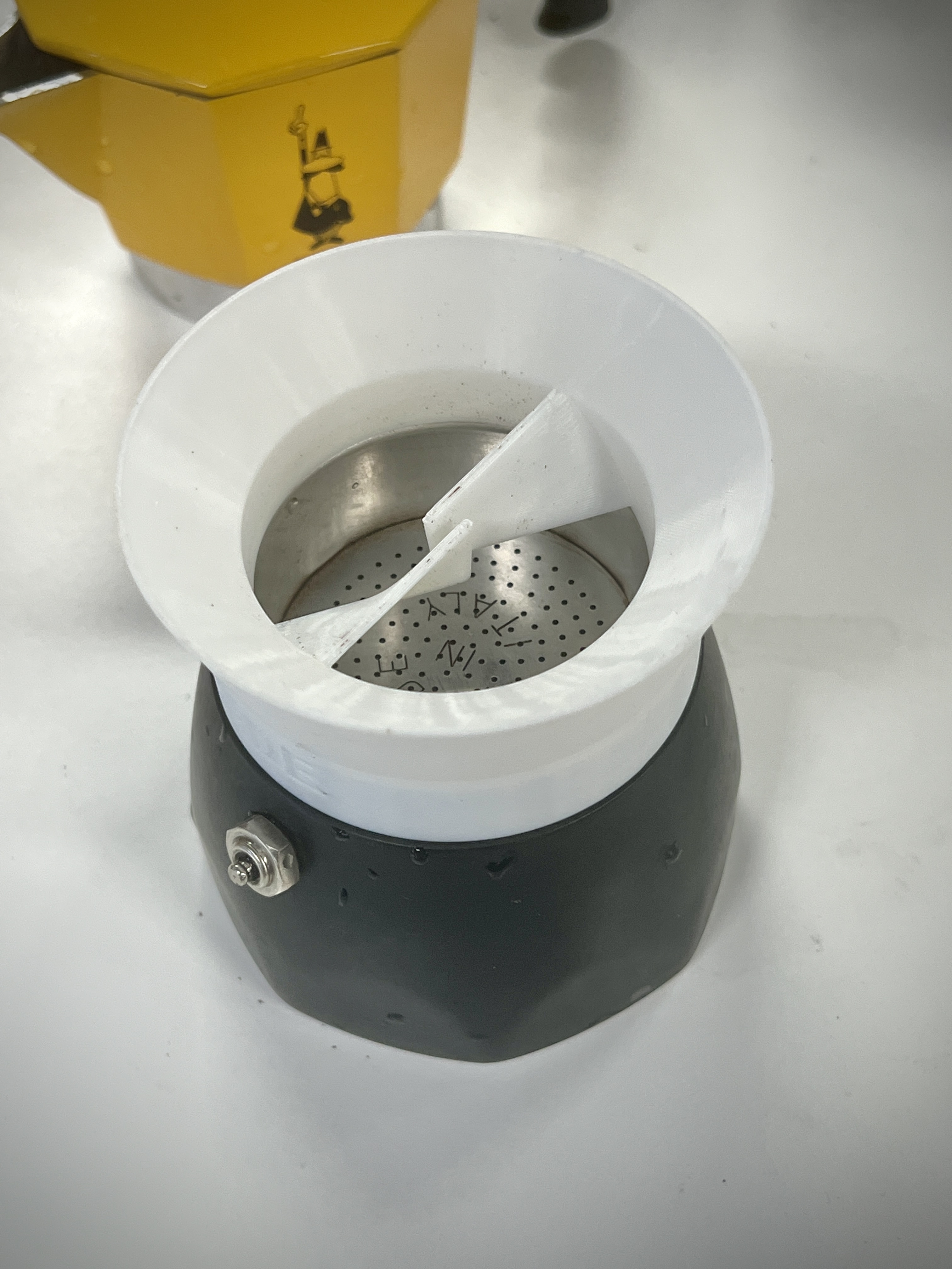 Miniatura 1 do modelo 3D 摩卡壶布粉器（比乐蒂6cm粉杯）