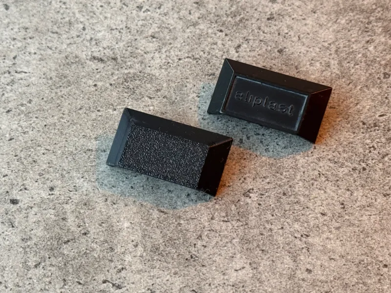 Weep hole cover for aluminium windows