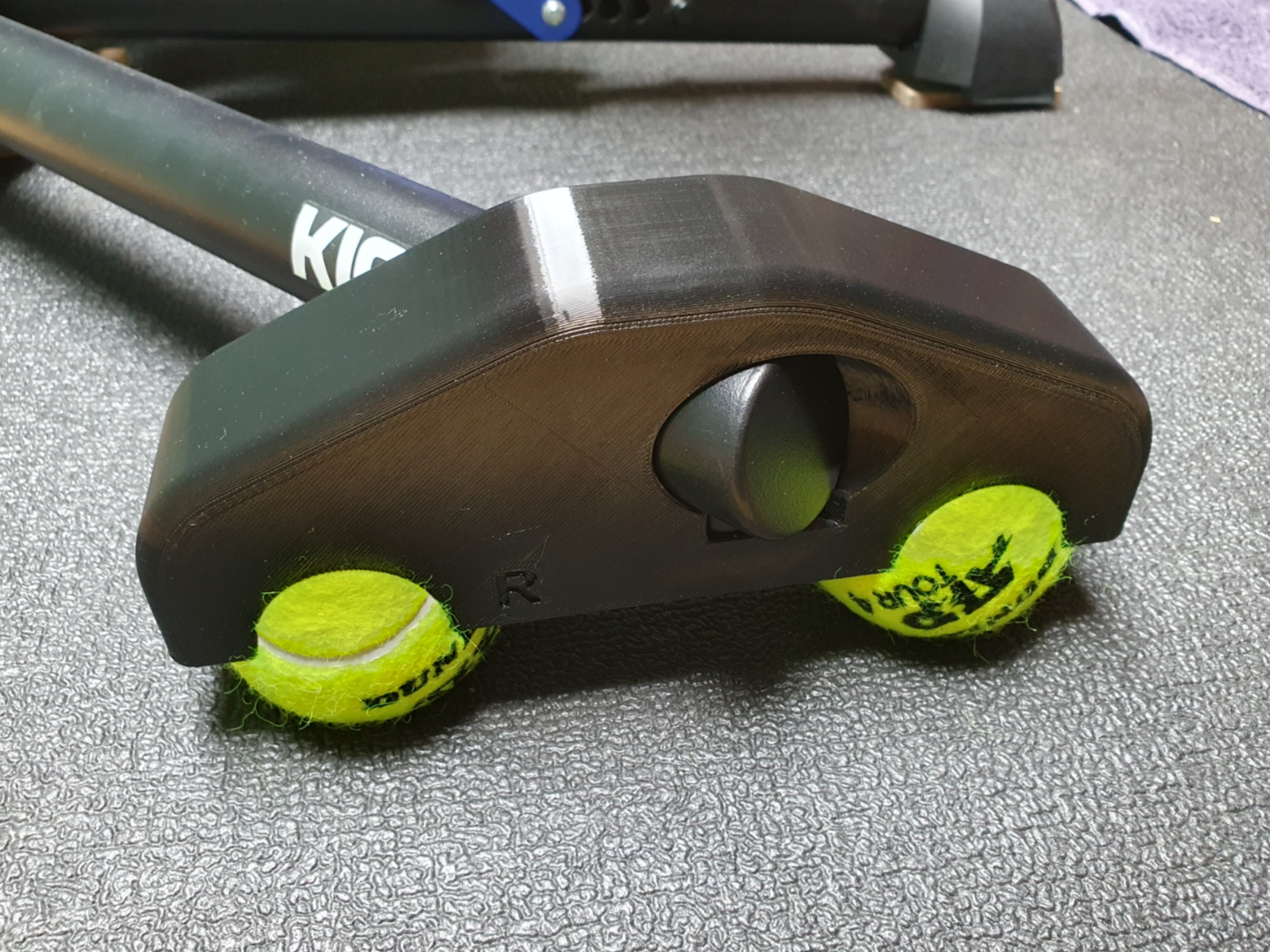 Tennis Ball Rocker Foot Right Wahoo Kickr V5