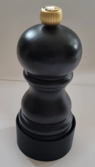 salt and pepper mill cover